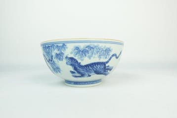Blauw-witte Tiger & Dragon kom - Porselein - China -, Antiek en Kunst