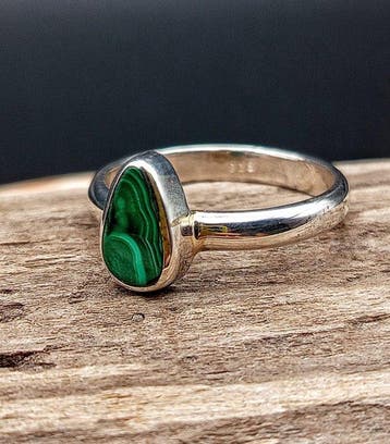 Uniek stuk: ring van 925 sterlingzilver met malachiet van, Verzamelen