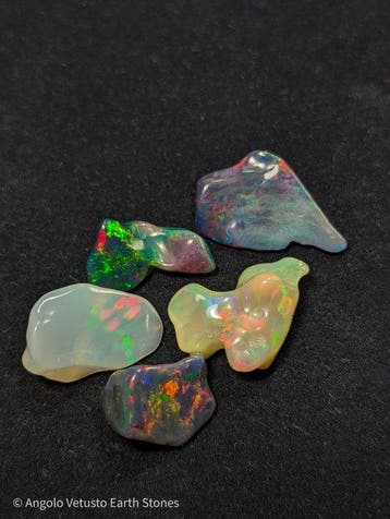 20 ct - AAA Natuurlijke Kostbare Welo-opalen zwart en wit,