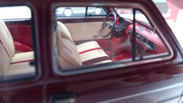 Laudoracing 1:18 - Modelauto - Fiat 126 Personal 4 1980 -