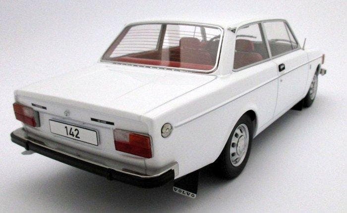 MCG 1:18 - Modelauto - Volvo 142 White 2-door (1973) -, Hobby en Vrije tijd, Modelauto's | 1:5 tot 1:12