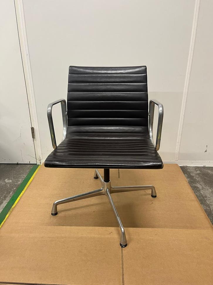 Lederen Vitra Eames Ea 108, Maison & Meubles, Chaises de bureau, Envoi