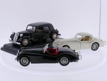Schaal 1:24 Bburago set van 3 Europese klassiekers Jaguar..., Ophalen of Verzenden