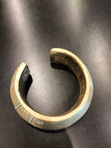 mooie en imposante manille, armband met oud muntstuk,