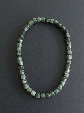 Armband van Siberische seraphinite. Facetgeslepen kralen., Verzamelen
