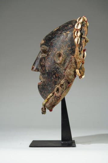 Een houten masker - Guro - Ivoorkust (Zonder minimumprijs)