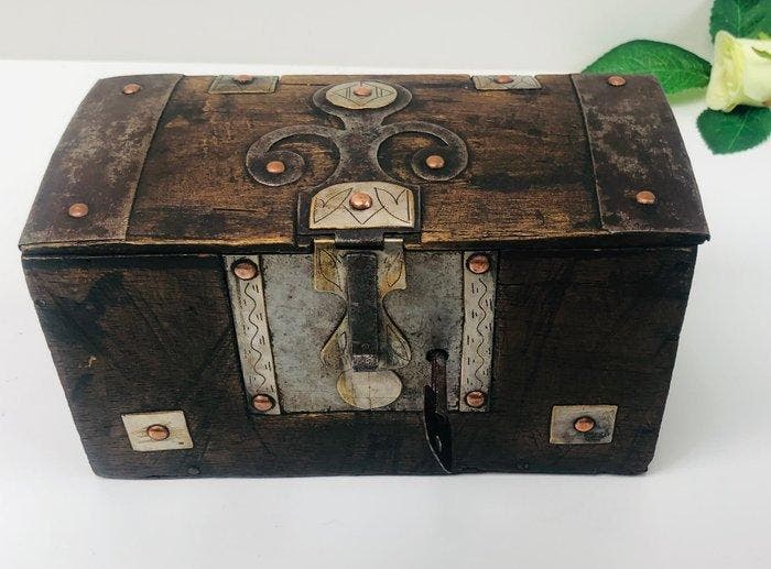 Boîte - Bois, Métal, Laiton - Coffre de table touareg, Antiek en Kunst, Kunst | Niet-Westerse kunst