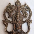 Oud-Indochinese Brons Kralen-talisman met zittende Boeddha
