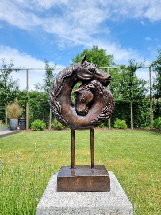Beeldje - Knuffelende paarden - Brons, Antiek en Kunst, Curiosa en Brocante