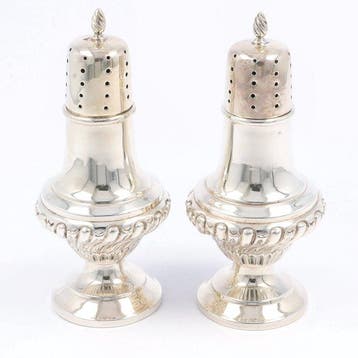 Levesley Brothers (London 1899) - Peper- en zoutstel (2) -
