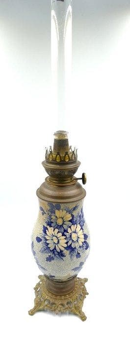 Ada - Petroleumlamp - Porselein, Brons