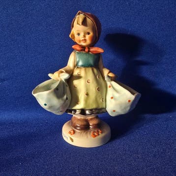 Goebel - Figurine - Hummel #175 - Mothers Darling - TMK6 -