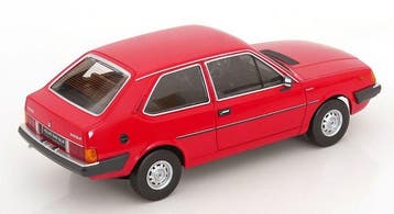 Triple9 1:18 - Modelauto - Volvo 343 GLS - 1982 - Rood