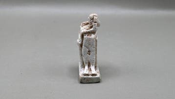 Oude Egypte, late periode Faience Isis Suckling Horus Amulet