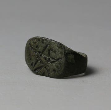 Middeleeuwen, kruisvaardersperiode Brons Ring met een