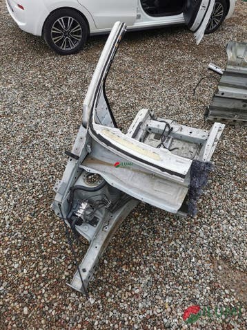 Rechter voorste kwart Mitsubishi Space Star II – witte parel, Verzenden