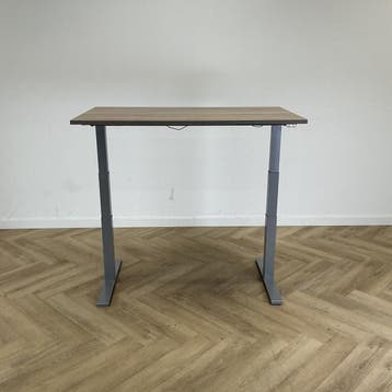Kinnarps elektrisch zit-sta bureau 140x80 cm, midden eiken -