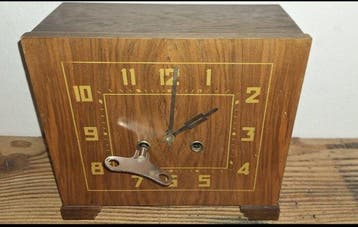 Horloge de table - USM Haller - Art déco - Acajou -