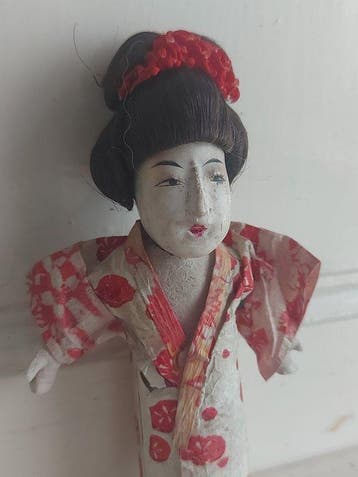 Figuur - Antiek Japans geisha popje met losse pruik - Hout