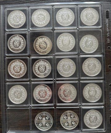 Nederland. 19 penningen (uit de collectie “Nederland in, Postzegels en Munten