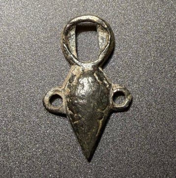 Époque Viking Bronze Amulette avec une stylisation très