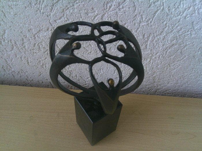 Artihove - Corry Ammerlaan - sculptuur, SAMEN DE HANDEN, Antiquités & Art, Curiosités & Brocante