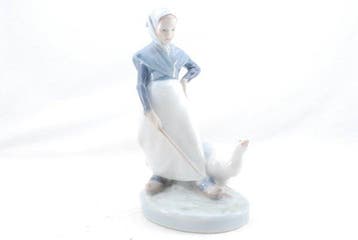 Royal Copenhagen - Beeldje - “Goose Girl” – No. 067 - With