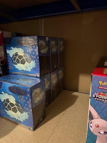 Pokémon - 7 Boîte de dresseur élite - Corona Astrale -, Hobby & Loisirs créatifs, Jeux de cartes à collectionner | Pokémon