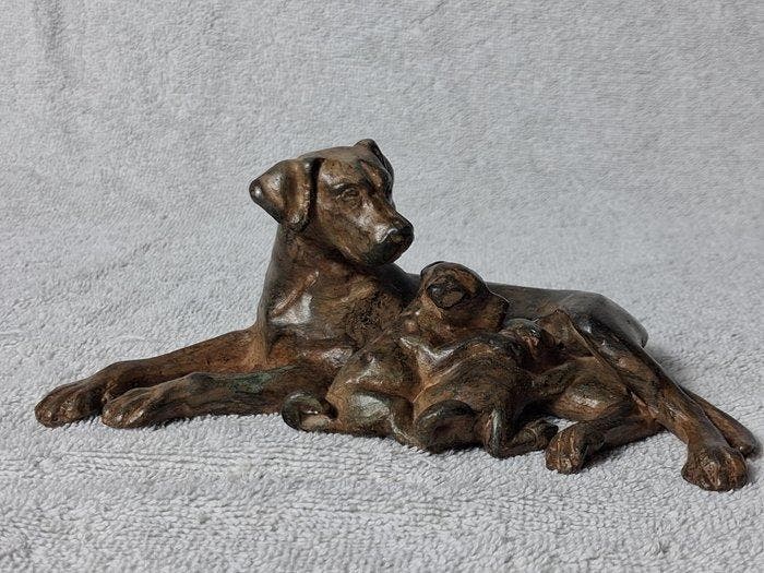 Pierre Chenet (XX-XXI) - Sculpture, La Chiennes allaitant, Antiquités & Art, Curiosités & Brocante