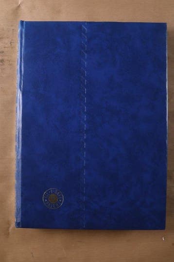 Monde - 6 carnets de stock vides à pages noires