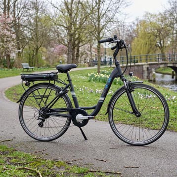 Elektrische fiets - zwart - E200 | 28 inch wielen |, Maison & Meubles, Cuisine | Casseroles & Poêles, Verzenden