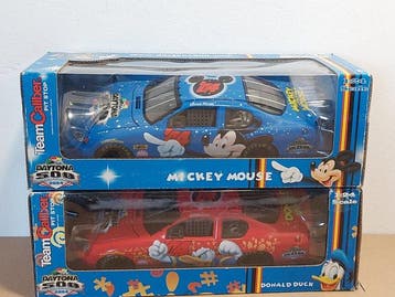 Team Caliber 1:24 - Model raceauto (2) - #14 Disney NASCAR, Nieuw