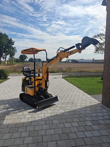 GOEDKOOPTS Kingway minigraafmachine minigraver wiellader, Articles professionnels, Machines & Construction | Grues & Excavatrices