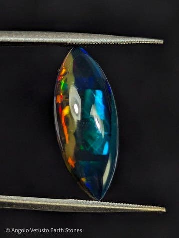 3.50 ct - Prachtige natuurlijke zwarte gerookte opaal, met