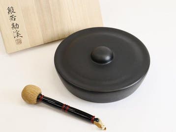 Boeddhistische objecten - Sahari bronzen gong met slagstok