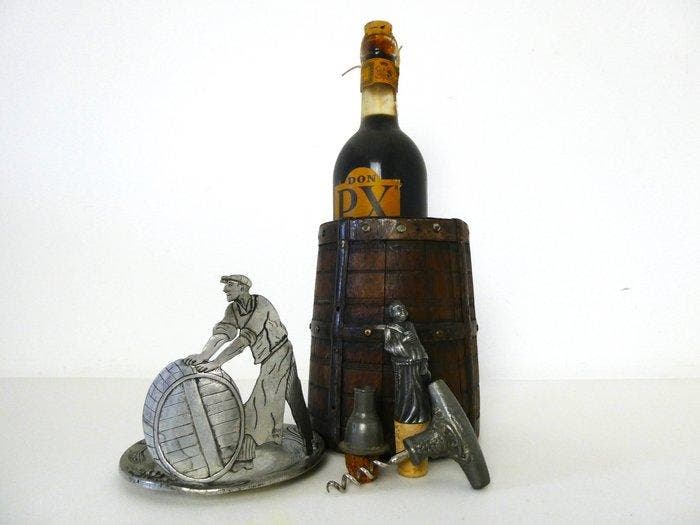 Onderzetter - Wijn atributen onderzetter kurkentrekker, Antiek en Kunst, Antiek | Keukengerei