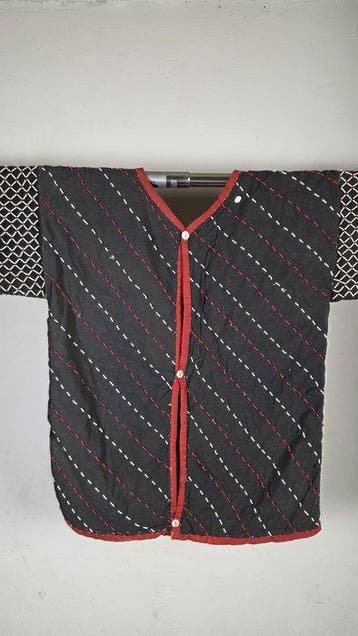 Katoenen blouse en parels - Bamileke - Kameroen