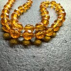 Collier vintage de perles d’ambre baltique naturel, taillées