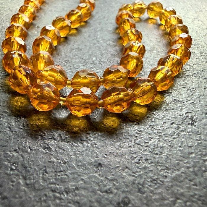 Collier vintage de perles d’ambre baltique naturel, taillées, Collections, Minéraux & Fossiles