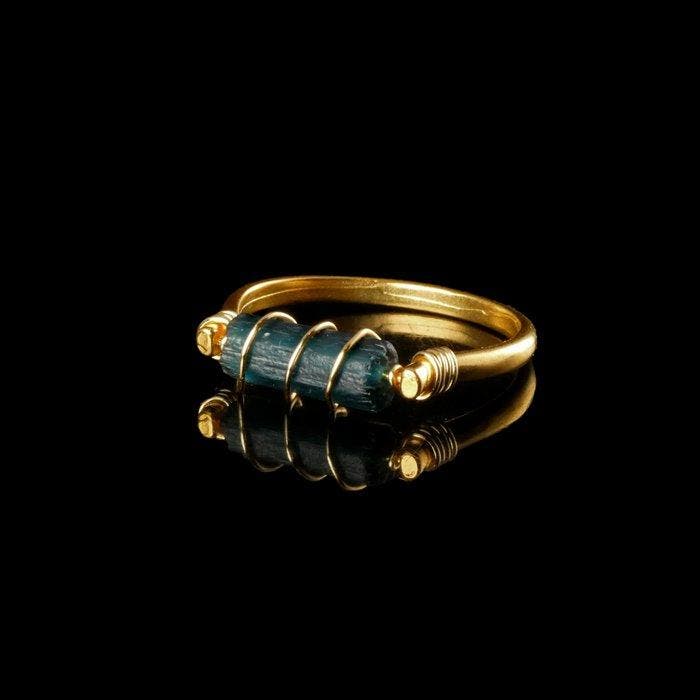 Oud-Romeins Ring met draad omwikkeld Romeins glazen kraal, Bijoux, Sacs & Beauté, Bijoux anciens