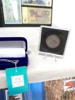 Wereld. Collection of coins, banknotes and stamps and more