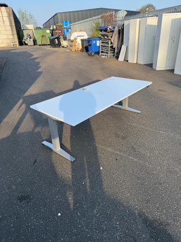 Elektrisch Zit Sta Bureau - 200x80 cm - Merk Herman Miller!, Verzenden, In hoogte verstelbaar, Zo goed als nieuw