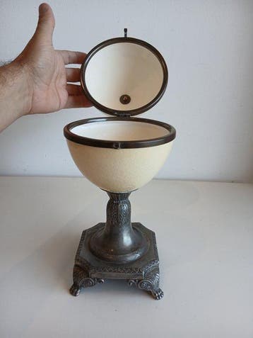 Boîte à bijoux - Métal - Vrai œuf dautruche, Antiquités & Art