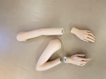 *TIP*  2 handen dames + armen gebruikt zoals op de foto, Ophalen of Verzenden