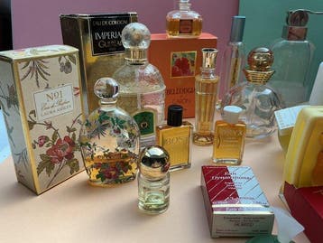 Collection darticles de marque - Flacons de parfum