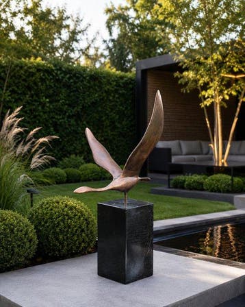 sculptuur, gans in vlucht op marmeren zuil - 33 cm - Marmer,