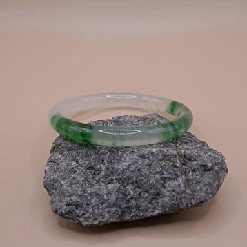 Harmonieuze combinatie van melk-witte en groene