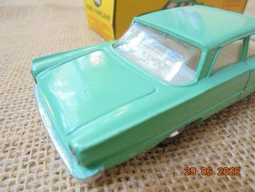 Dinky Toys 1:43 - Voiture miniature - Ford Fairlane mod 148