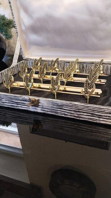 Servetring (12) - Tarwekolven hoogte 6 cm - Gelakt messing -, Antiek en Kunst
