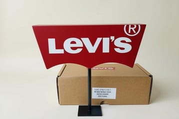 Nog nooit gebruikt - Insegna da Banco Levi’s “3D Batwing